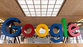 Consumentenbond start massaclaim tegen Google: zo schrijf jij je in