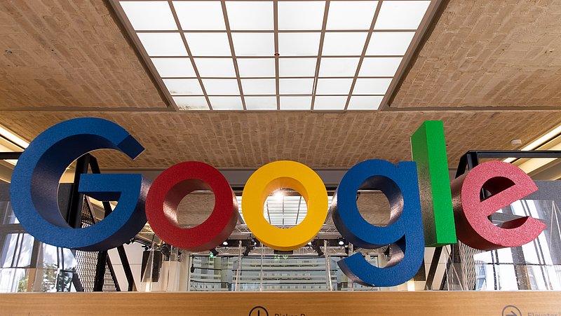 Consumentenbond start massaclaim tegen Google: zo schrijf jij je in