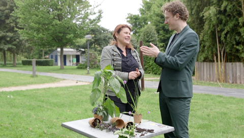 Kun je beter planten dan bloemen cadeau doen? | Fons checkt duurzame tips