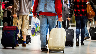 Reizigers zonder handbagage krijgen voorrang op Schiphol