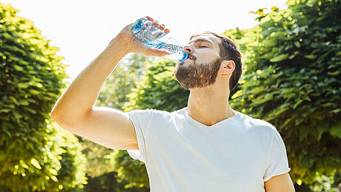 'Bruisend water heeft negatieve gezondheidseffecten'