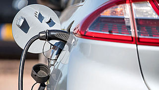 Elektrisch rijden steeds goedkoper, maar waar blijven de tweedehandsjes?