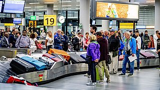 Uren wachten op je koffer op de luchthaven: hoe kan dat? En krijg je een vergoeding?
