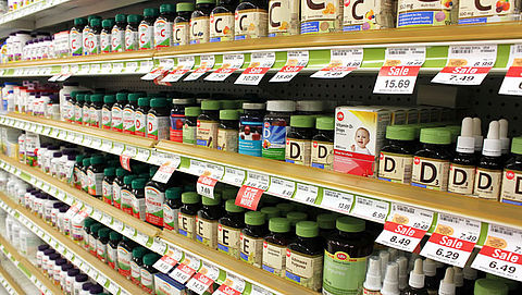 Gezondheidswinkels gebruiken verboden claims voor voedingssupplementen