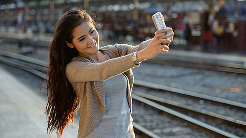 ProRail: 'Maak geen selfies op het spoor'