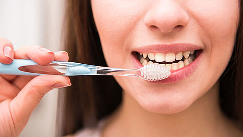 Lezerscolumn: Tandpasta voor vieze, grauwe, doffe tanden?
