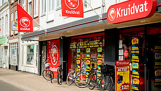 'Kruidvat discrimineerde blinde vrouw door begeleiding te weigeren'