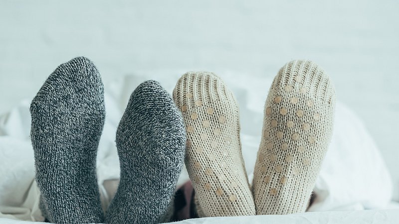 Slapen met sokken aan: ongezond of juist niet?