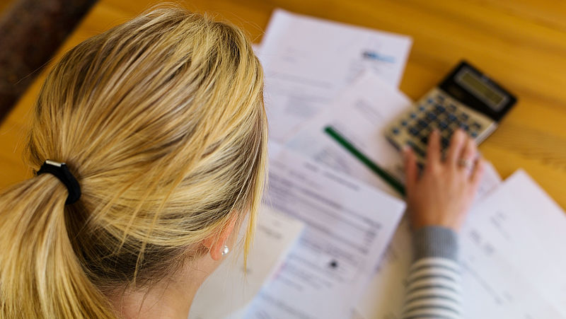 'Overheid terughoudender bij innen van schulden en boetes'