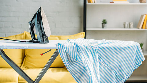 Hoe kan ik kreukels in kleding het beste bestrijden?