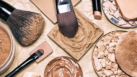 De houdbaarheid van make-up: een marketingtruc of een serieuze zaak om infecties te voorkomen?