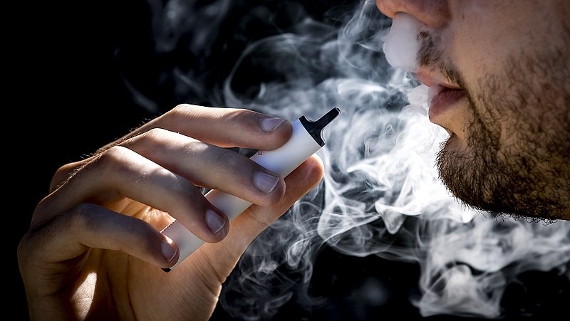 Podcast Fons Hendriks: ‘kleine stap van vapen naar traditioneel roken’