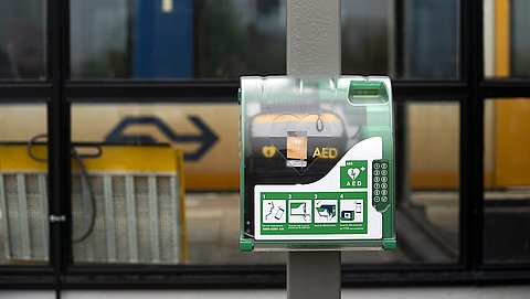 Vanaf nu een defibrillator op ieder treinstation, weet jij hoe te reanimeren?