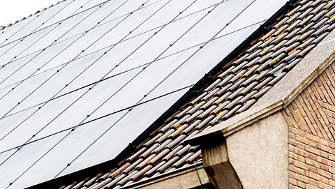 'Risico op stroomstoring door slechte beveiliging van zonnepanelen'