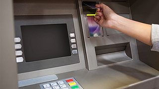 Nibud doet oproep aan banken: 'Houd opnemen van contant geld gratis'