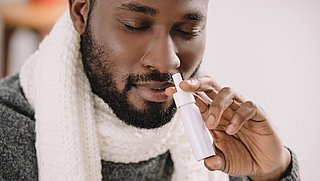 Verstopte neus: is neusspray de oplossing?