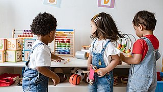 FNV: 'Maak kinderopvang gratis voor iedereen'