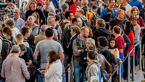 Mogelijk langere rijen op Schiphol door stiptheidsactie beveiligers
