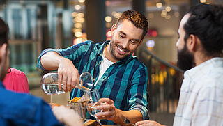 Kraanwater in restaurant moet gratis zijn, vindt 51%