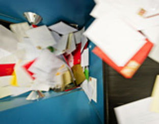PostNL zegt sorry voor te late postbezorging