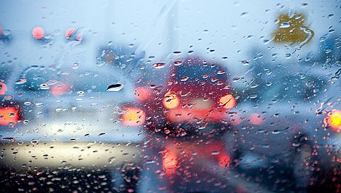 Stilstaan op de vluchtstrook bij noodweer: mag dat eigenlijk wel?