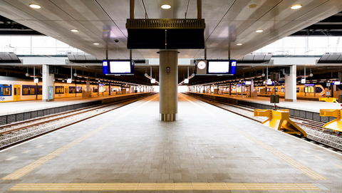 Stakingen bij ProRail verstoren NS-dienstregeling: 'Morgenochtend geen treinen rond Amsterdam en Utrecht, 1 mei mogelijk landelijke staking'