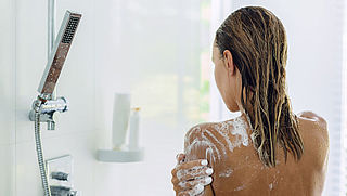 Is douchegel gebruiken slecht voor je huid?
