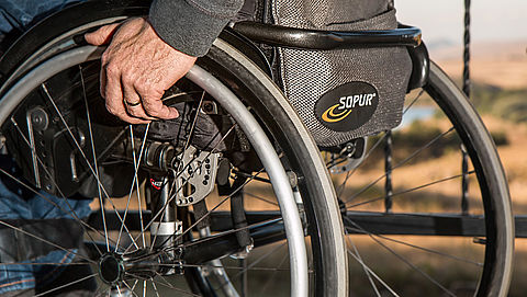 Rollator en rolstoel mee op reis: deze problemen kunnen ontstaan
