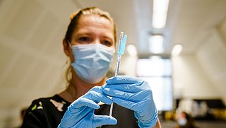 Janssenvaccin ondanks zeldzame bijwerking toch gegeven
