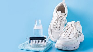 Witte sneakers schoonmaken? Zo doe je het!