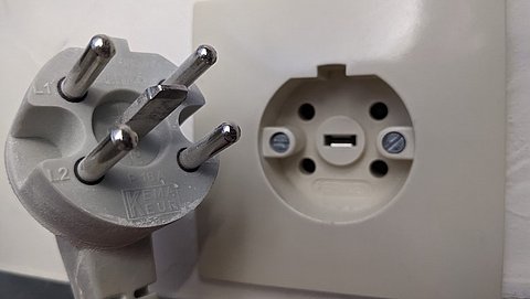 Hoe installeer ik een perilex-wandcontactdoos veilig?