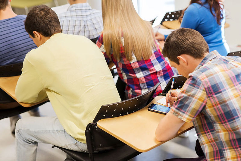 '1 op 3 scholen vindt mobiel in klas juist nuttig'