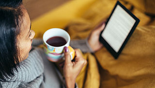 Online e-books lenen bij de bieb en lezen op smartphone, pc of e-reader: zo werkt het