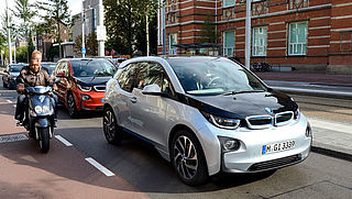 Verkoop volledig elektrische auto's stevig in de lift