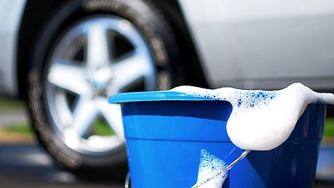 Geen krassen en toch je auto wassen: de beste tips