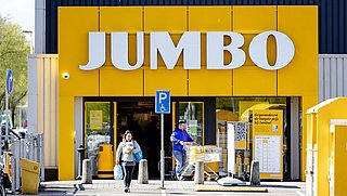 Jumbo stapt voor huismerkproducten over op scharrelkippen