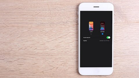 Donkere modus instellen op je smartphone, tablet, iPhone of iPad