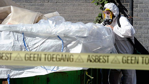 Kabinet: Laat verbod op asbestdek drie jaar later ingaan