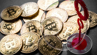 AFM: 'Steek je 13e maand niet in bitcoins'