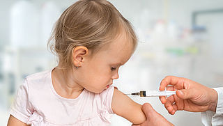 Kinderrechtenorganisatie: Mazelenvaccin moet verplicht worden