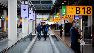 'Kabinet lanceert voucherbank als garantiefonds voor gedupeerde reizigers'