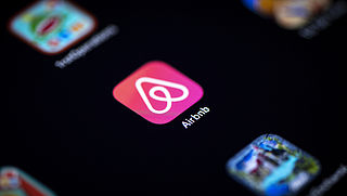 Airbnb krijgt claim van 760 miljoen euro wegens berekening dubbele servicekosten