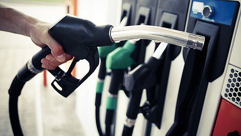 Benzineprijs voor het eerst boven de 2 euro per liter