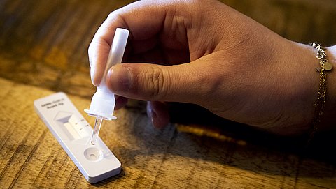 IGJ: 'Verkoop coronazelftesten pas als ze juist verpakt zijn'