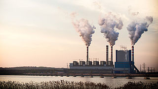 Rutte wil burgers ontzien door CO2-heffing industrie