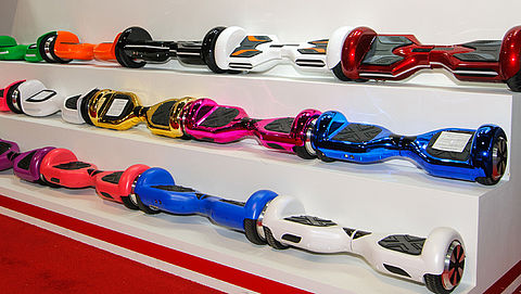 Klein gemotoriseerd vervoer zoals elektrische skateboards: mag je ermee de weg op?