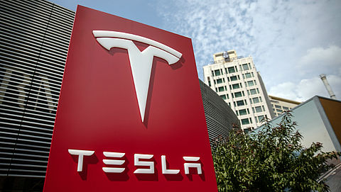 Tesla vertraagt introductie zelfrijdende auto's