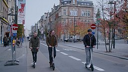 De elektrische step: razend populair, maar verboden op de openbare weg | Radar Checkt!