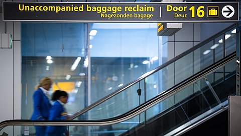 FNV bang voor chaos op Schiphol bij tekort aan bagageafhandelaars