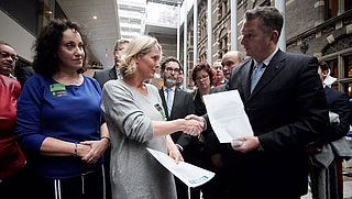 Radar biedt petitie basisinkomen 55-plussers aan